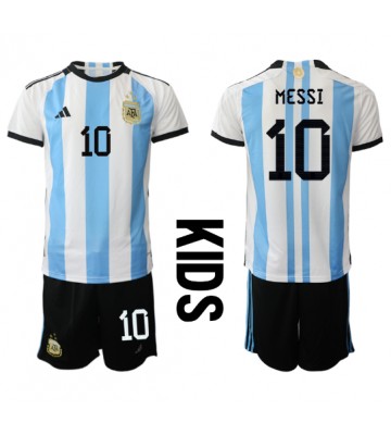 Argentina Lionel Messi #10 Replika Babytøj Hjemmebanesæt Børn VM 2022 Kortærmet (+ Korte bukser)